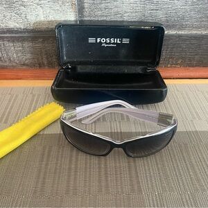 Fossil Women's Black and Silver Sunglasses